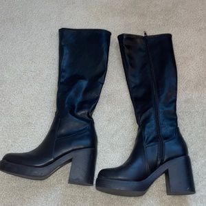 Black soda boots (pretty much Steve Madden finatic dupe) size 7 just under knee